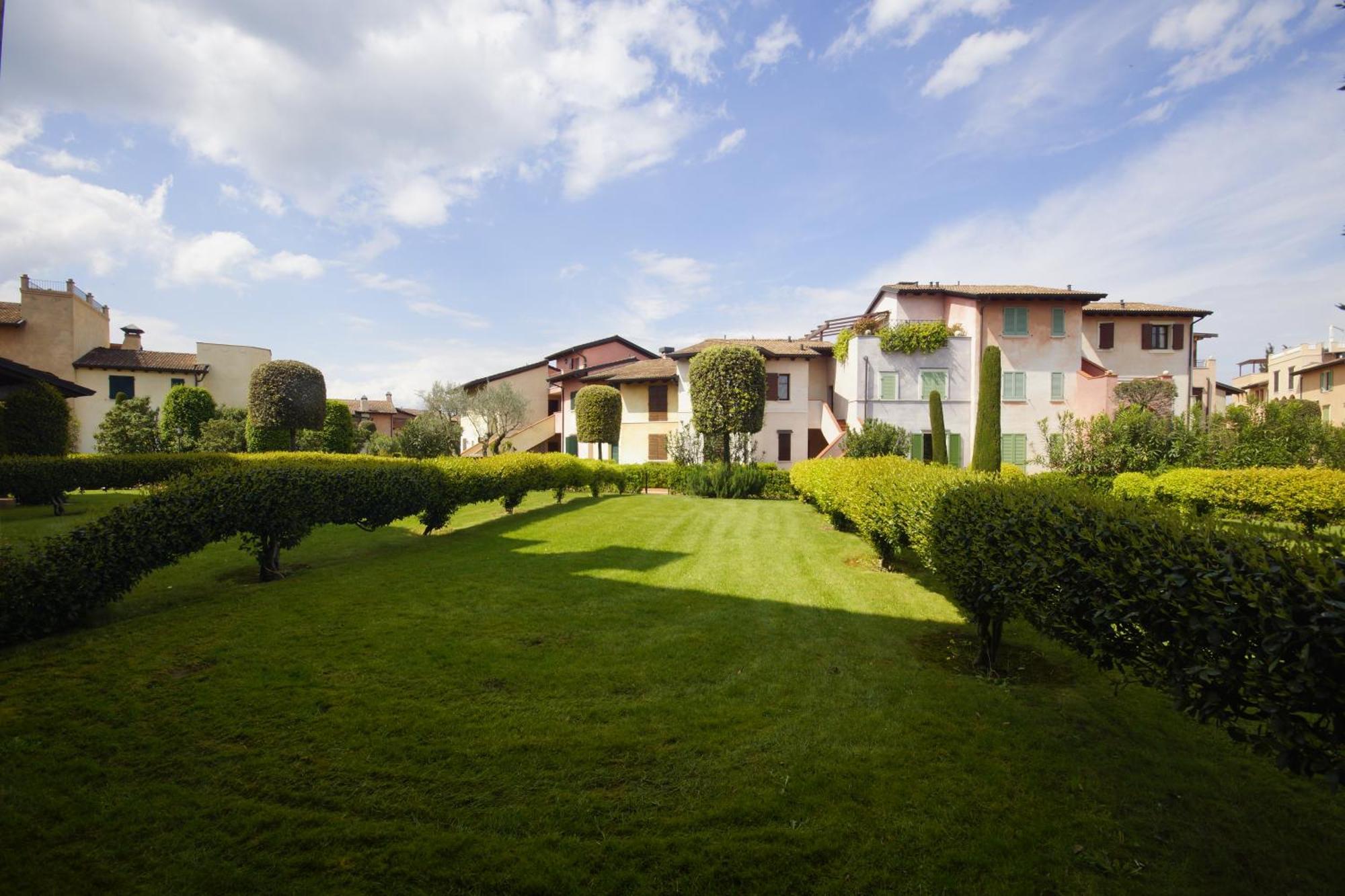 Lugana Resort & Sporting Club Peschiera del Garda Buitenkant foto